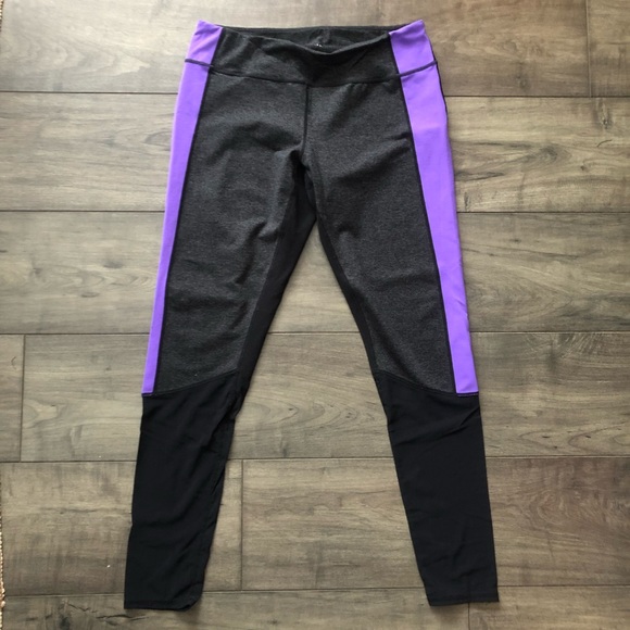 Zella large sheet and purple stripe leggings - Picture 1 of 5